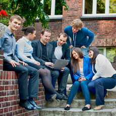 grupa ludzi