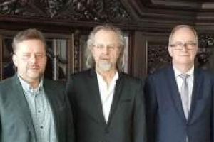 Jan A.P. Kaczmarek i rektora UG